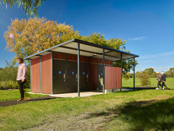 Yarra 5 with Modwood ventilation louvres and privacy screen verandah