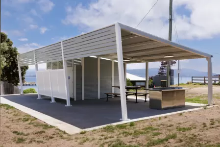 Opossum Bay, Hobart Public Restroom